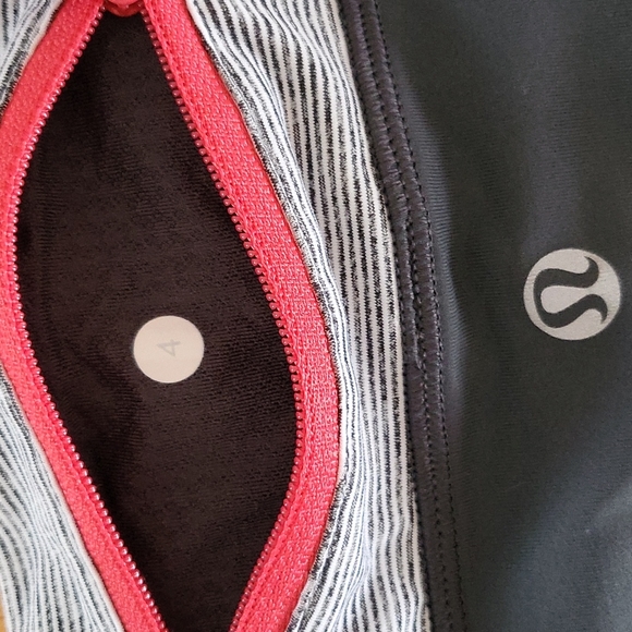 Lululemon shorts Size 4 - Picture 3 of 5